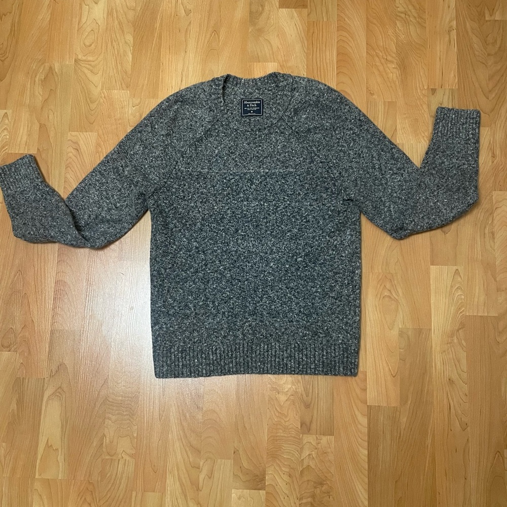 Abercrombie and Finch Woman’s Heather Gray Sweater - Medium